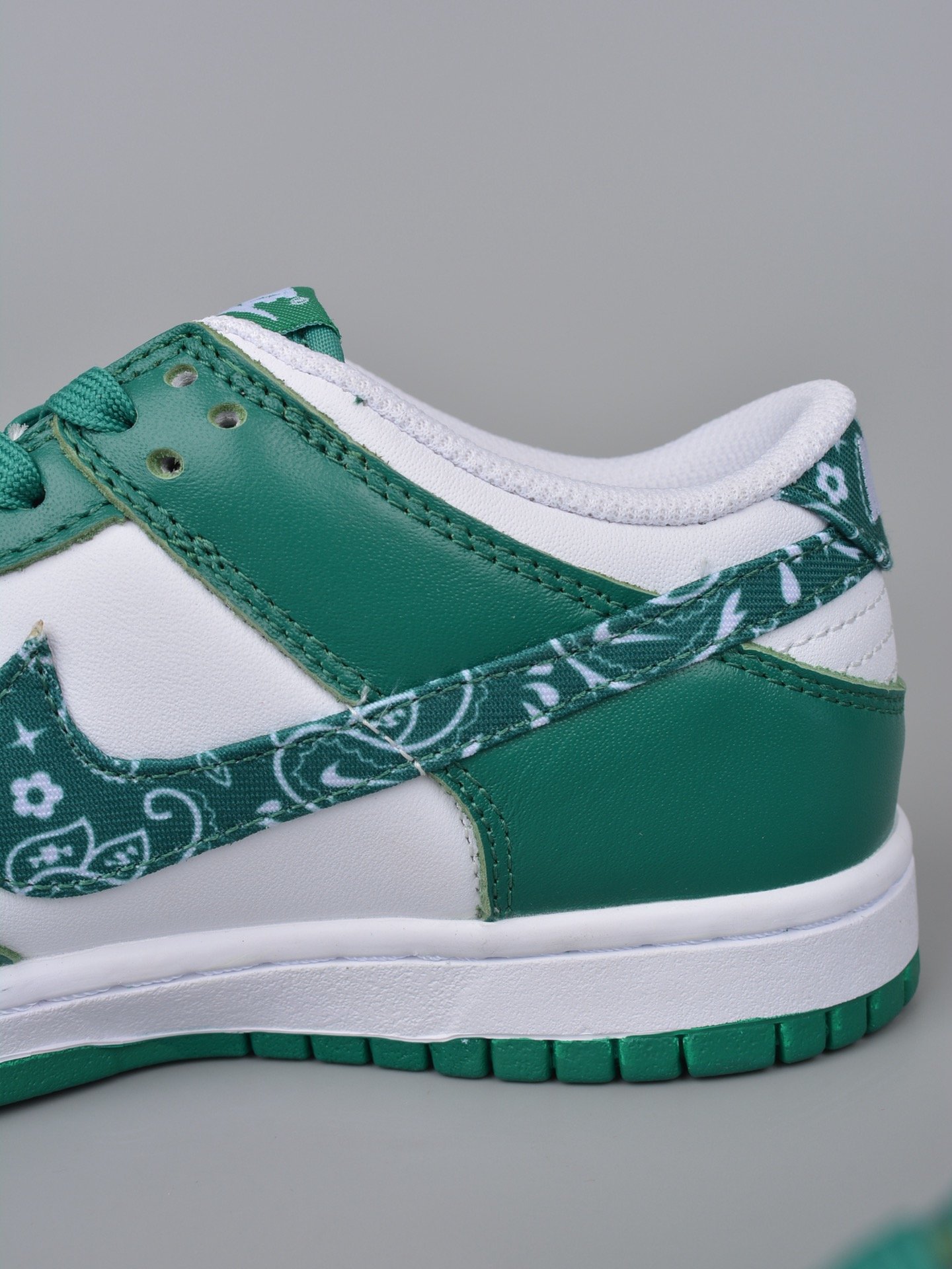 300 Nike SB Dunk Low "Green Paisley" 腰果花白绿 DH4401-102